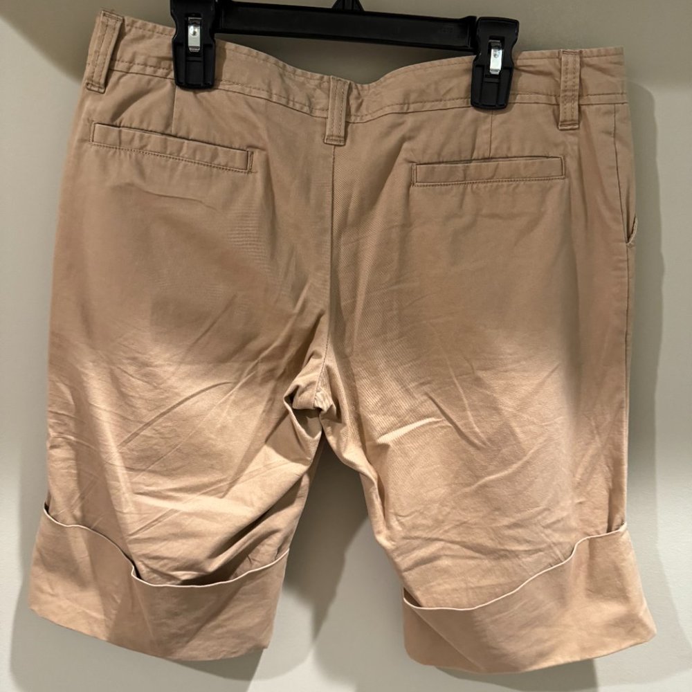 GAP SHORTS - Picture 3 of 3